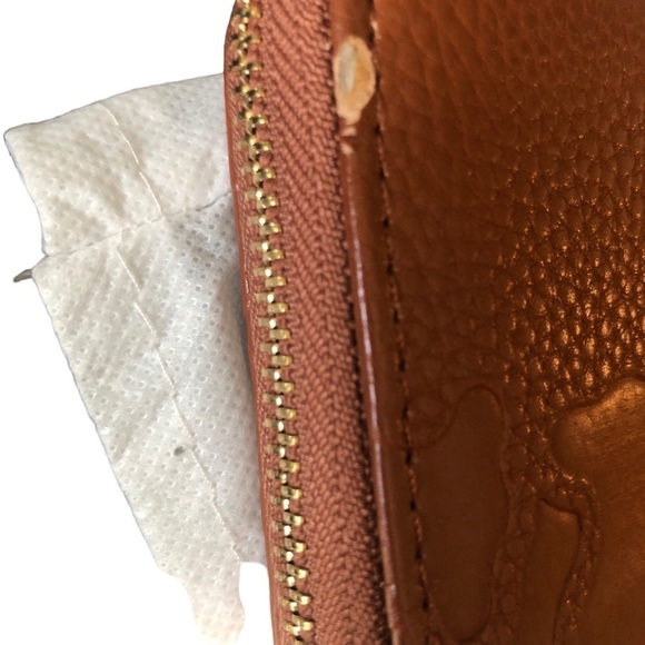 Genuine Tous Pebble Leather Zip~Around Wallet Cognac Dustcover Flaws - Picture 3 of 9